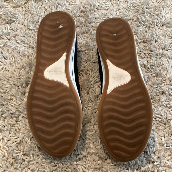 Clarks Excellent condition black perforated cloudsteppers Size 5.5 - Picture 6 of 7